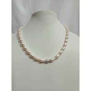 stunning white pearl necklace