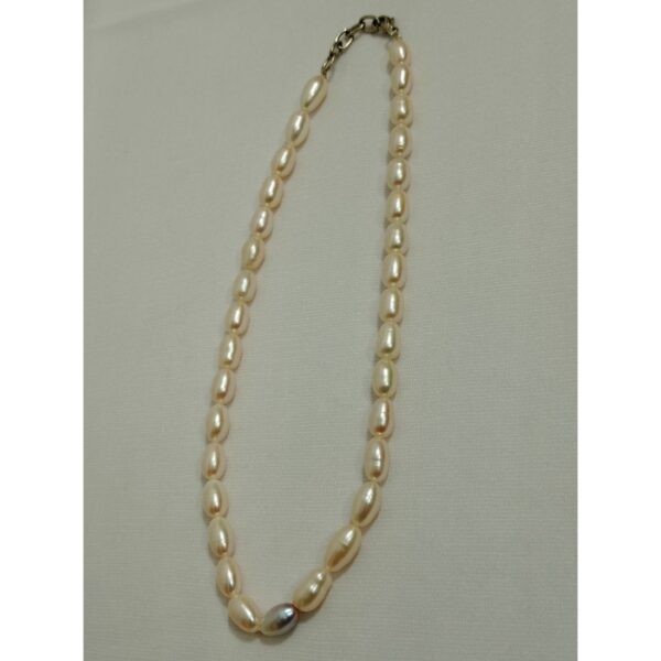 stunning white pearl necklace