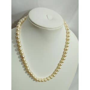 cream color pearl necklace