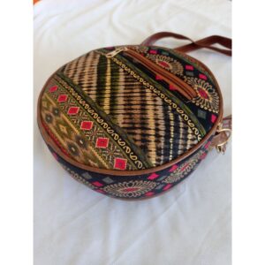 Round sling bag